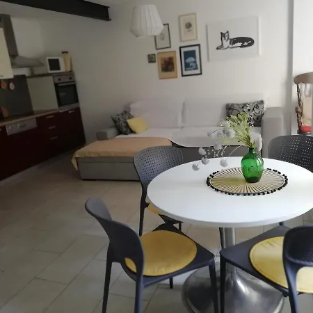 Arbutus Apartment